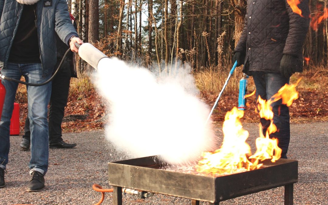 Dinas Damkar Mempawah Bantu Tabrakan Kendaraan di Area Industri