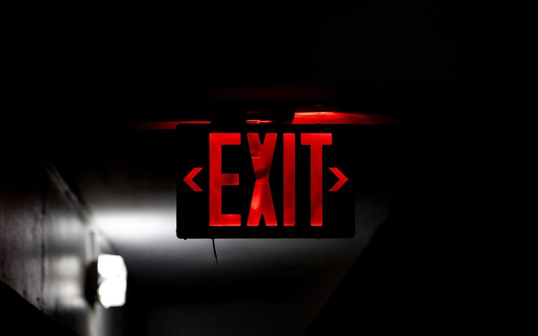 Dinas Damkar Mempawah Bantu Tabrakan Kendaraan di SPBU