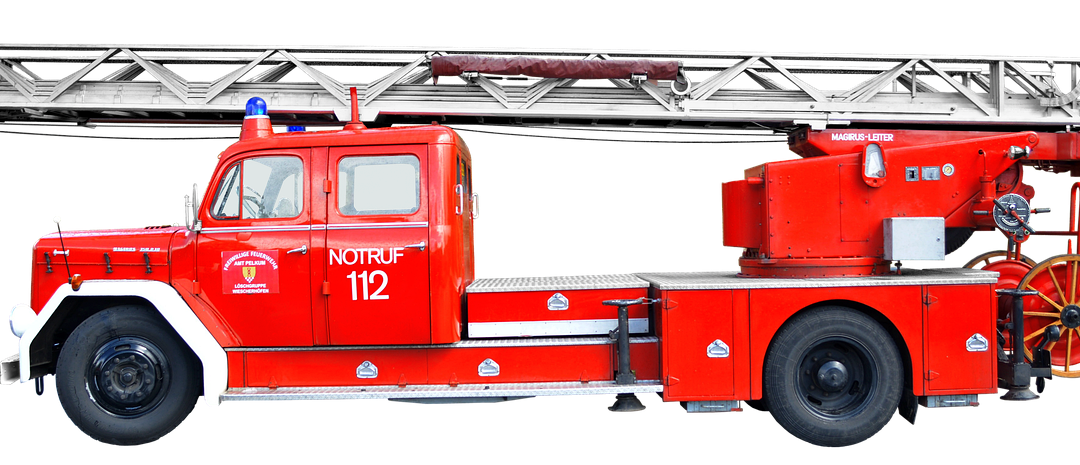 Dinas Damkar Mempawah Tangani Pohon Tumbang di Jembatan